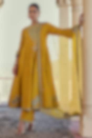 Mustard Spun Silk Wedding Anarkali Set by Surbhi Shah at Pernia's Pop Up Shop
