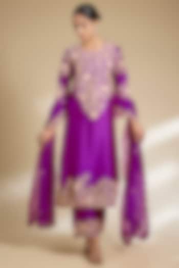 Magenta Spun Silk Zardosi Embroidered Kurta Set by SURBHI SHAH at Pernia's Pop Up Shop