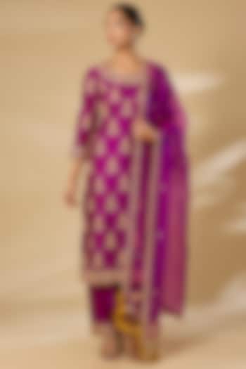 Magenta Spun Silk Sequins Work Kurta Set by SURBHI SHAH at Pernia's Pop Up Shop