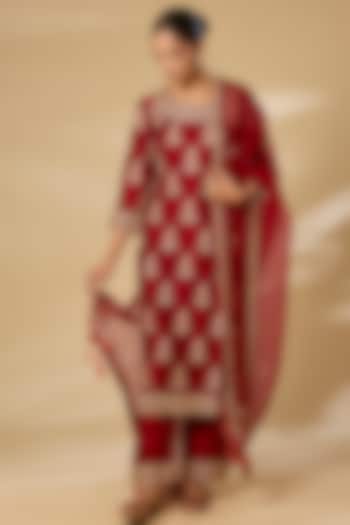 Maroon Spun Silk Sequins Work Kurta Set by SURBHI SHAH at Pernia's Pop Up Shop