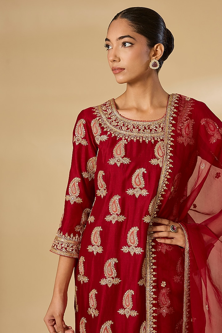 Maroon Spun Silk Sequins Work Kurta Set by SURBHI SHAH at Pernia's Pop Up Shop