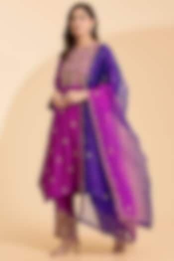 Magenta Spun Silk Zardosi Work Kurta Set by Surbhi Shah at Pernia's Pop Up Shop