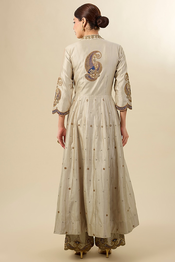 Pearl White Spun Silk Kurta Set by SURBHI SHAH at Pernia's Pop Up Shop