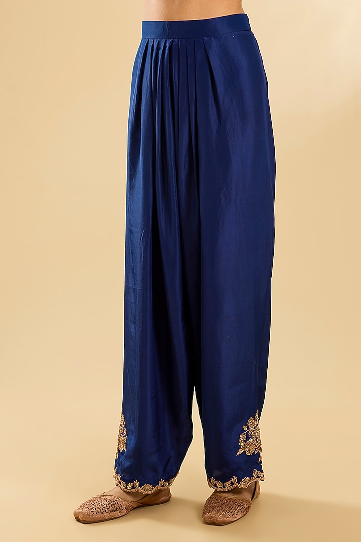 Emerald Green Spun Silk & Pure Silk Sequin Work Kurta Set by SURBHI SHAH at Pernia's Pop Up Shop