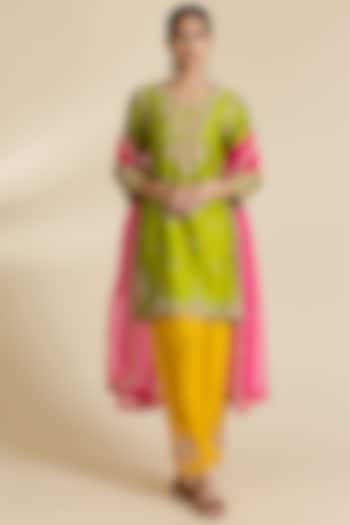 Parrot Green Spun Marori & Sequins Work Kurta Set by SURBHI SHAH at Pernia's Pop Up Shop
