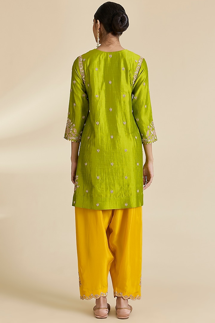 Parrot Green Spun Marori & Sequins Work Kurta Set by SURBHI SHAH at Pernia's Pop Up Shop