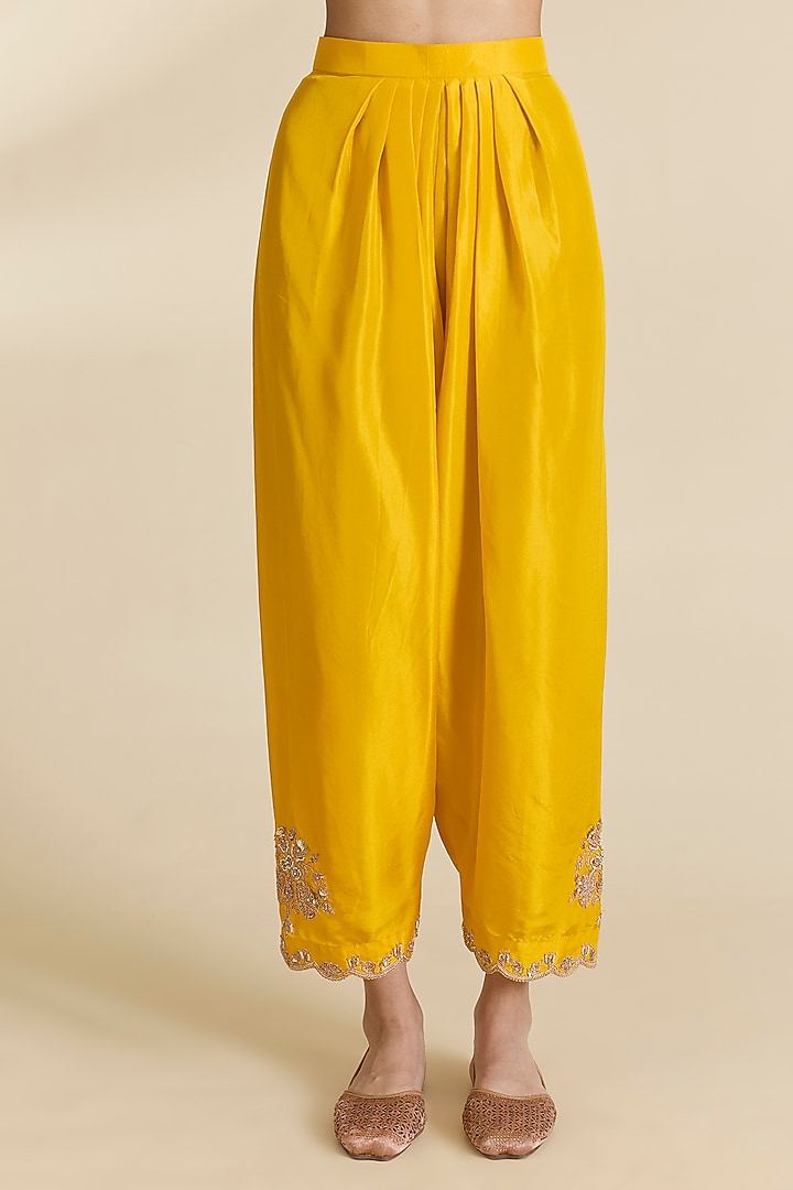 Parrot Green Spun Marori & Sequins Work Kurta Set by SURBHI SHAH at Pernia's Pop Up Shop