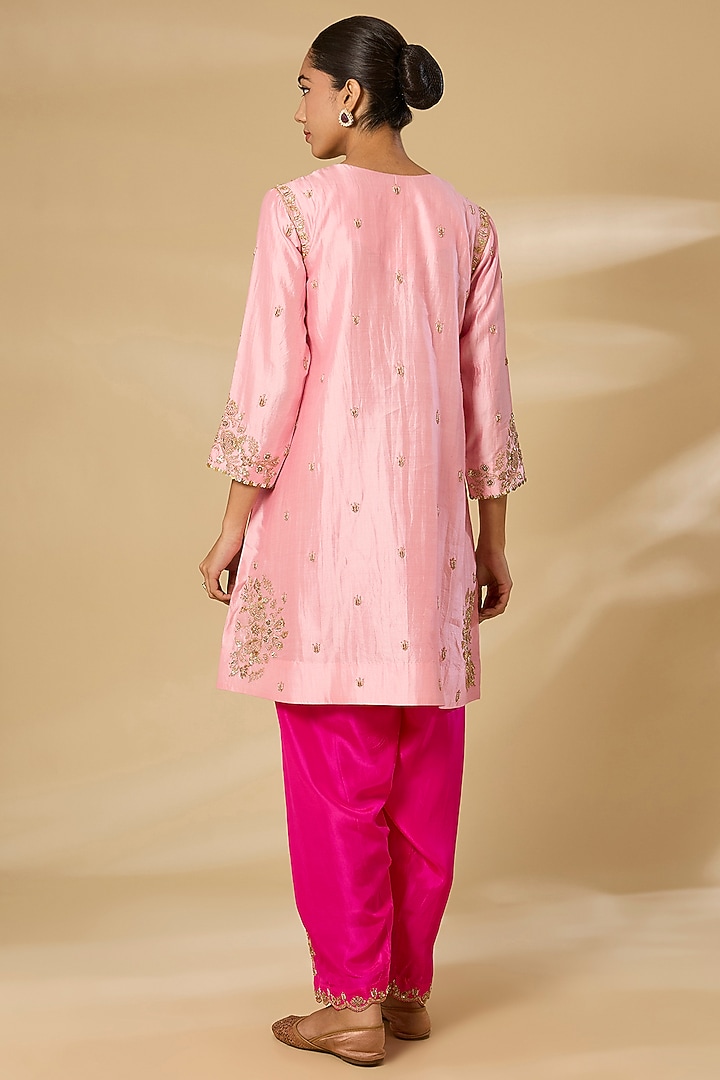 Powder Pink Spun Silk Sequin Work Kurta Set by SURBHI SHAH at Pernia's Pop Up Shop