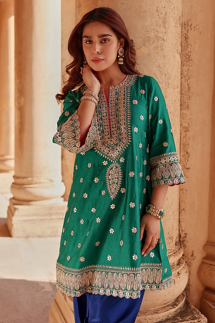 Emerald Green Spun Silk Marori Work Kurta Set by Surbhi Shah at Pernia's Pop Up Shop