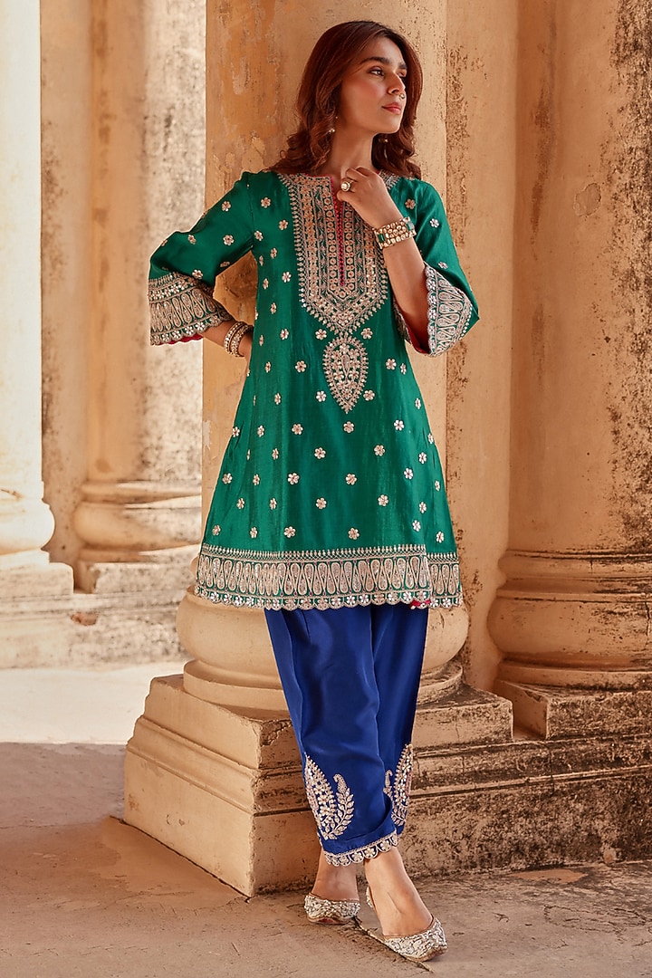 Emerald Green Spun Silk Marori Work Kurta Set by Surbhi Shah at Pernia's Pop Up Shop