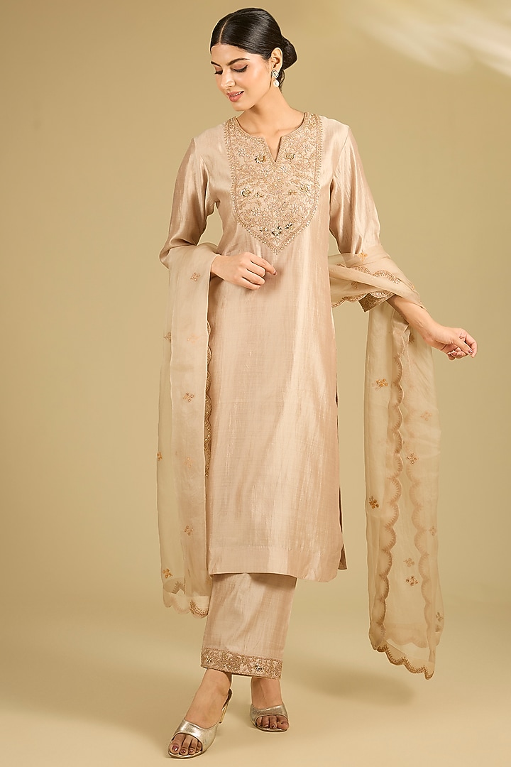 Pearl White Spun Silk Mirror Work Kurta Set by SURBHI SHAH at Pernia's Pop Up Shop