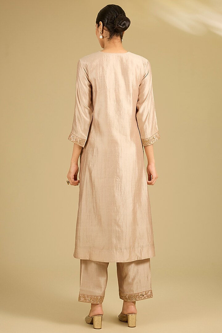 Pearl White Spun Silk Mirror Work Kurta Set by SURBHI SHAH at Pernia's Pop Up Shop