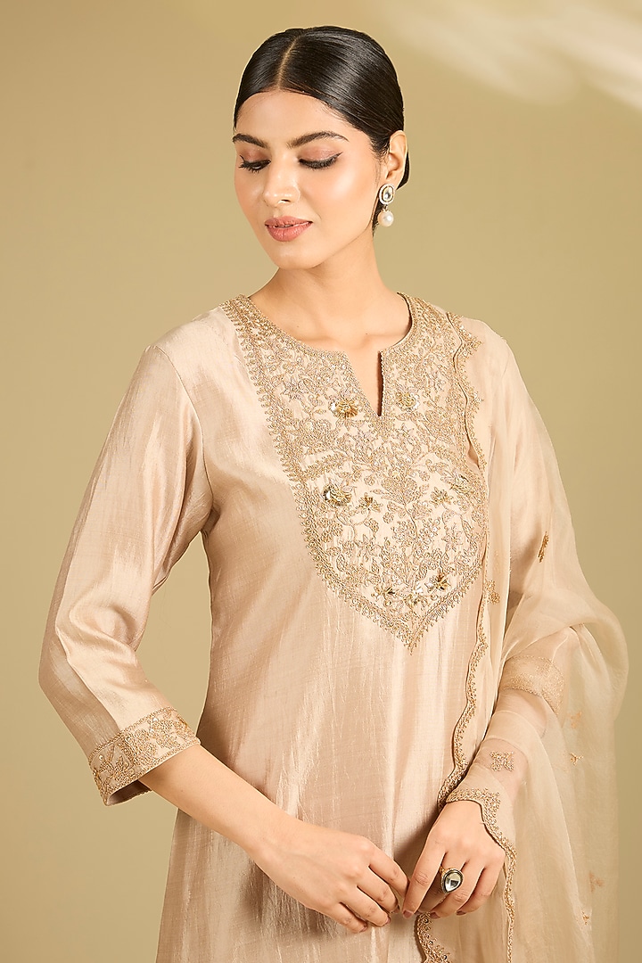 Pearl White Spun Silk Mirror Work Kurta Set by SURBHI SHAH at Pernia's Pop Up Shop