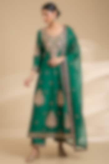 Emerald Green Spun Silk Marori Work Bridal Anarkali Set by Surbhi Shah at Pernia's Pop Up Shop