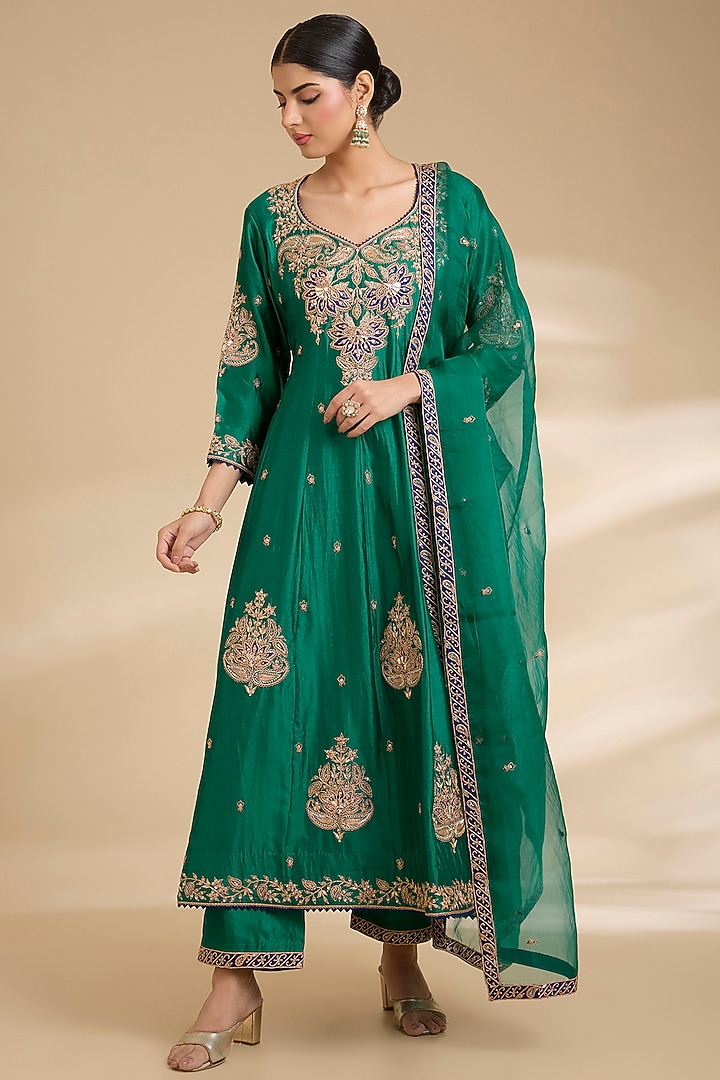 Emerald Green Spun Silk Marori Work Bridal Anarkali Set by Surbhi Shah at Pernia's Pop Up Shop