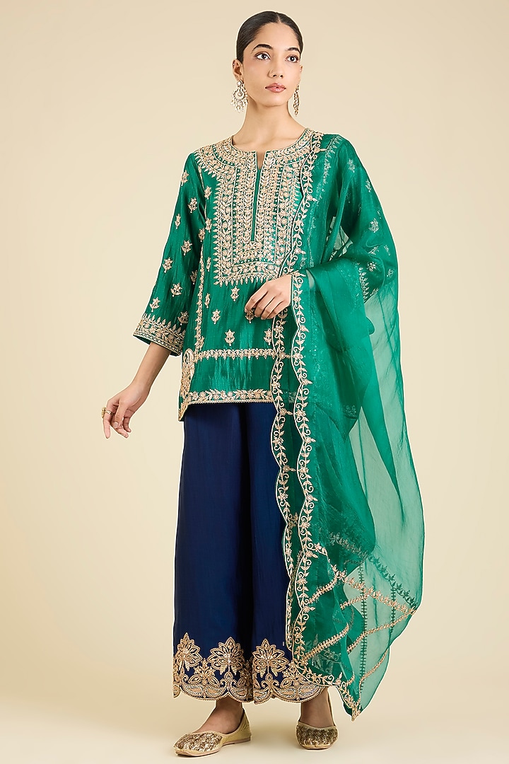 Emerald Green Spun Silk Embroidered Kurta Set by SURBHI SHAH at Pernia's Pop Up Shop