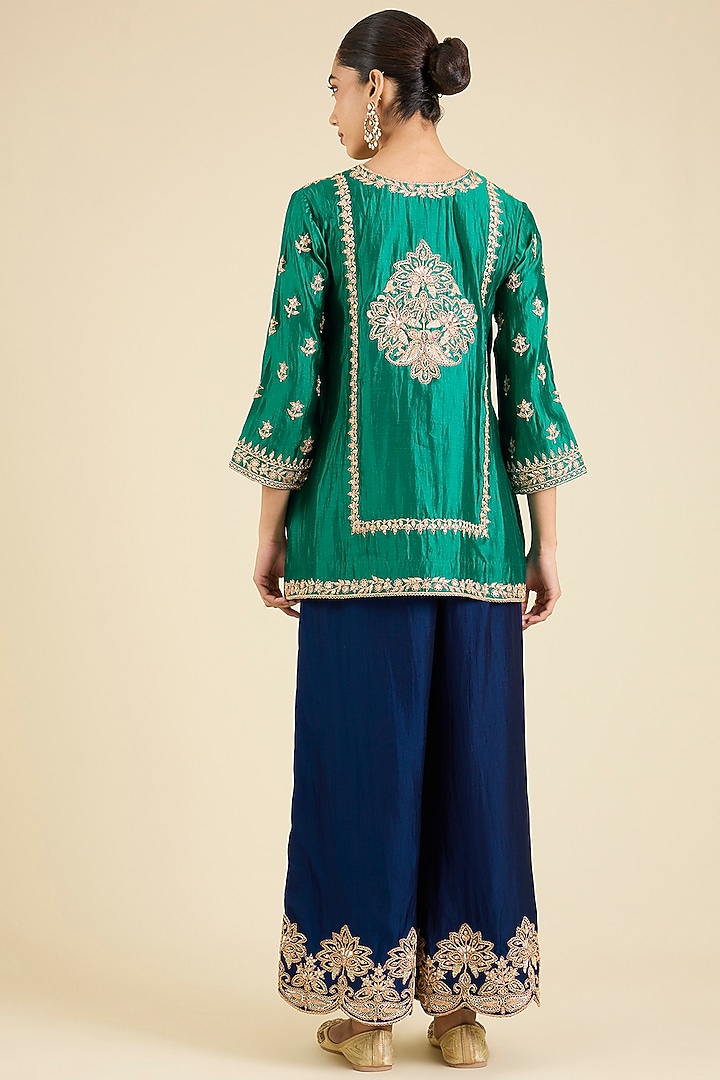 Emerald Green Spun Silk Embroidered Kurta Set by SURBHI SHAH at Pernia's Pop Up Shop