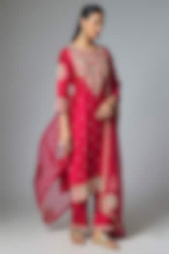 Maroon Spun Silk Kurta Set by SURBHI SHAH at Pernia's Pop Up Shop