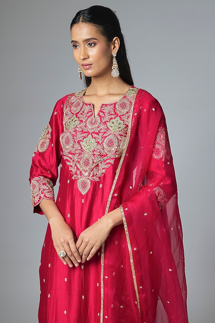 Maroon Spun Silk Kurta Set by SURBHI SHAH at Pernia's Pop Up Shop