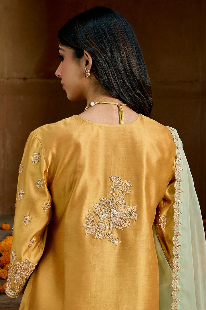 Sunheri Yellow Pure Spun Silk Zardosi Work Kurta Set by SURBHI SHAH at Pernia's Pop Up Shop