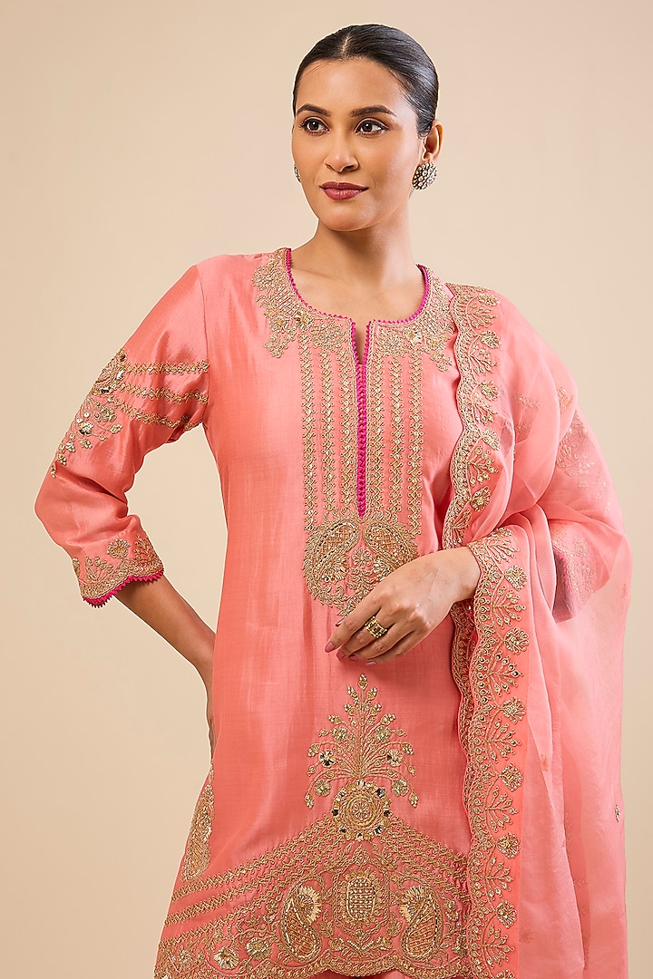 Coral Peach Spun Silk Mukaish Work Kurta Set by Surbhi Shah at Pernia's Pop Up Shop