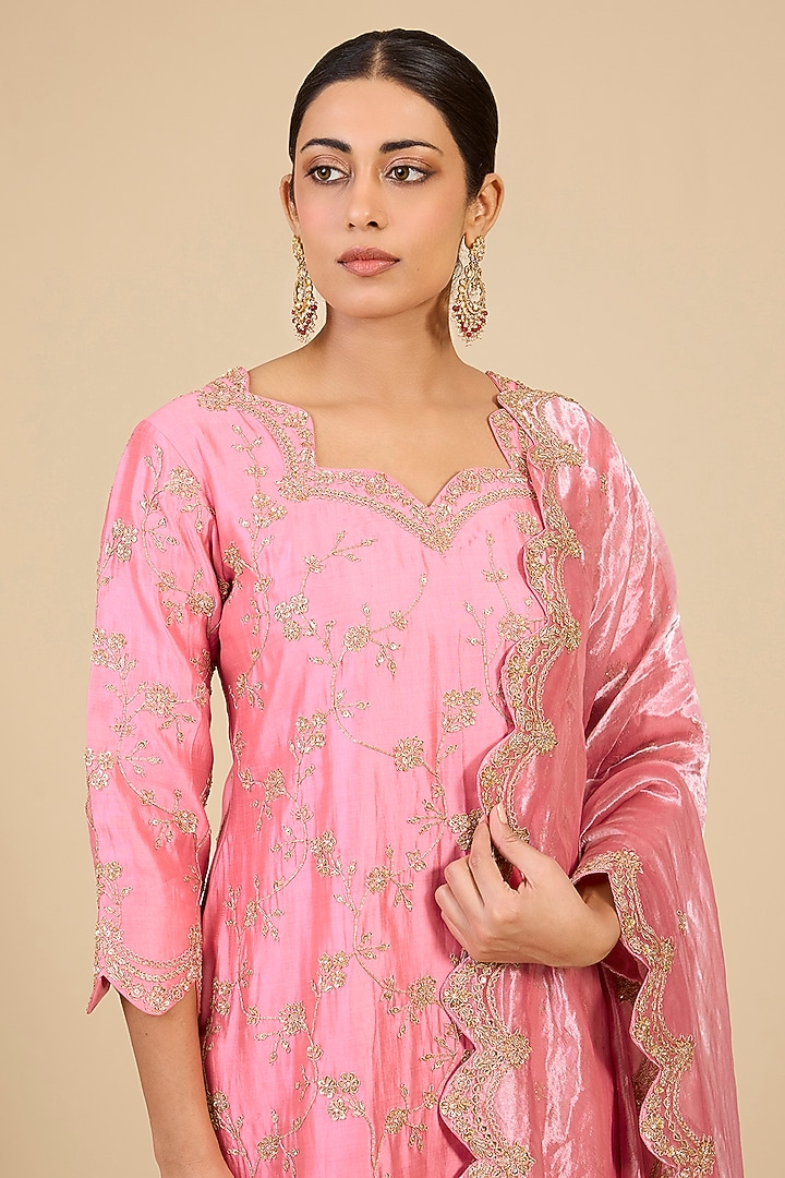 Raspberry Pink Spun Silk Marori Work Kurta Set by Surbhi Shah at Pernia's Pop Up Shop