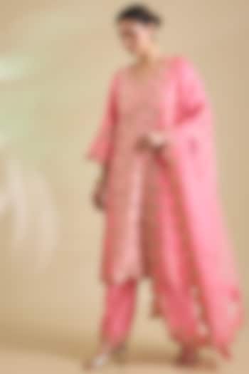 Raspberry Pink Spun Silk Marori Embroidered Kurta Set by SURBHI SHAH at Pernia's Pop Up Shop