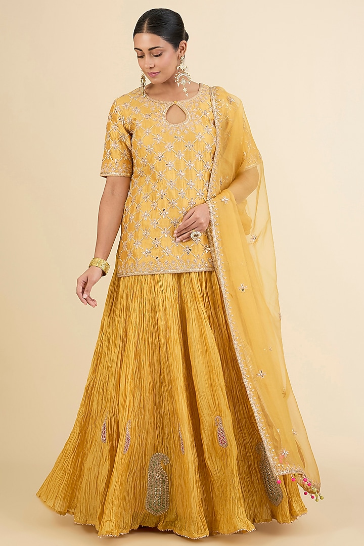 Pastel Mango Spun Silk Embrodiered Kurta Set by Surbhi Shah at Pernia's Pop Up Shop