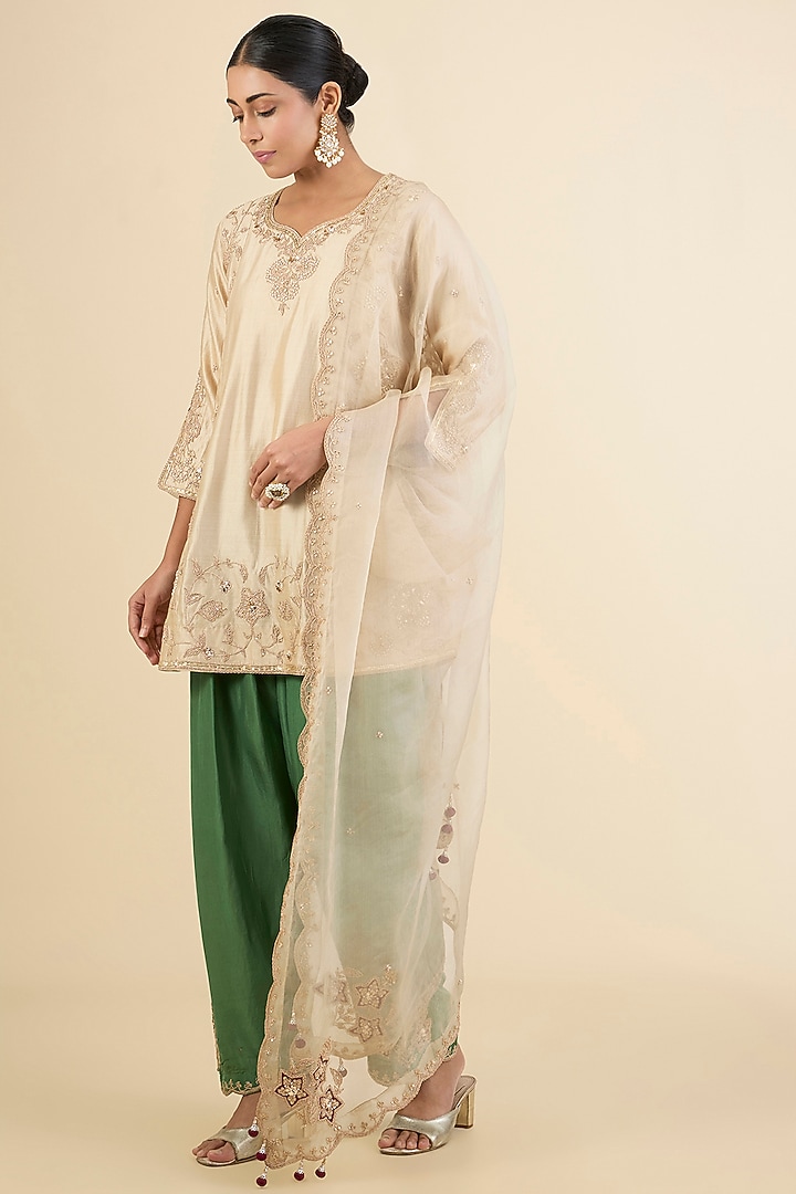 Champagne Spun Silk Embroidered Kurta Set by Surbhi Shah at Pernia's Pop Up Shop