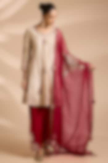 Champagne Spun Silk Mukaish Embroidered Kurta Set by Surbhi Shah at Pernia's Pop Up Shop