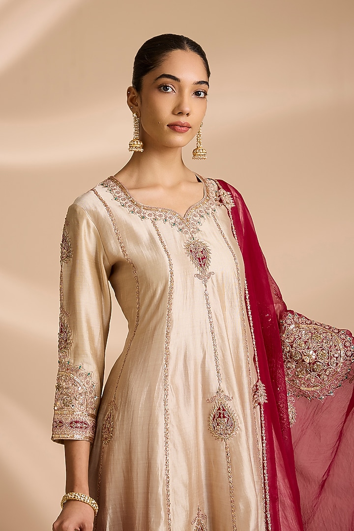 Champagne Spun Silk Mukaish Embroidered Kurta Set by Surbhi Shah at Pernia's Pop Up Shop