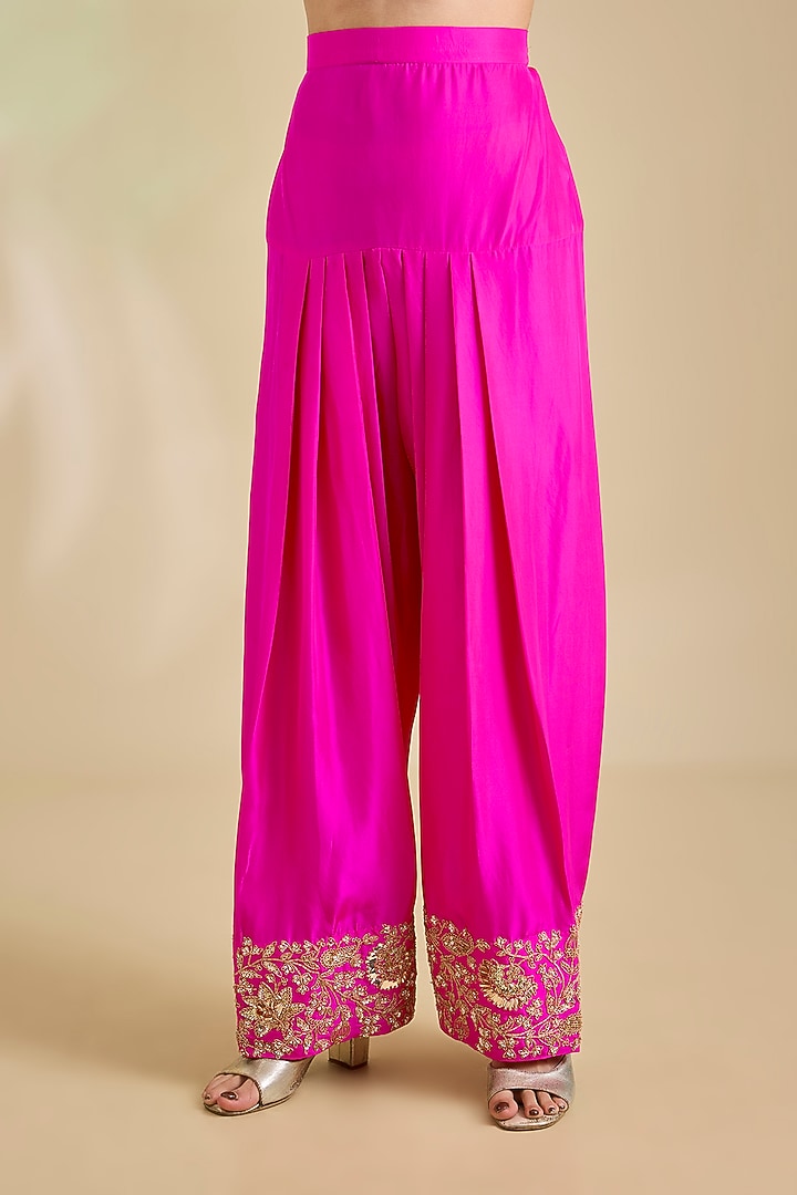 Coral Peach Spun Silk Marori Embroidered Kurta Set by SURBHI SHAH at Pernia's Pop Up Shop
