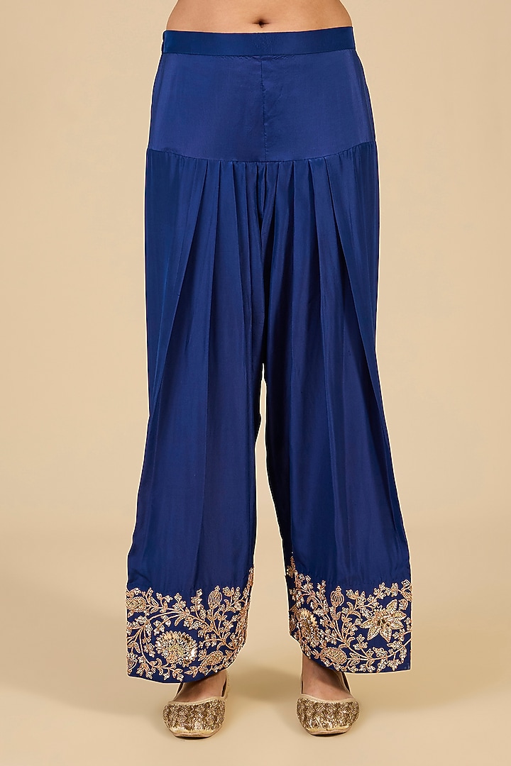 Sage Green Spun Silk Sequins Embroidered Kurta Set by SURBHI SHAH at Pernia's Pop Up Shop