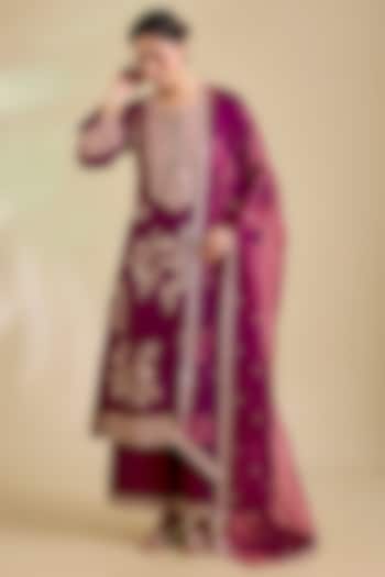 Berry Magenta Spun Silk Aari Embroidered Kurta Set by SURBHI SHAH at Pernia's Pop Up Shop