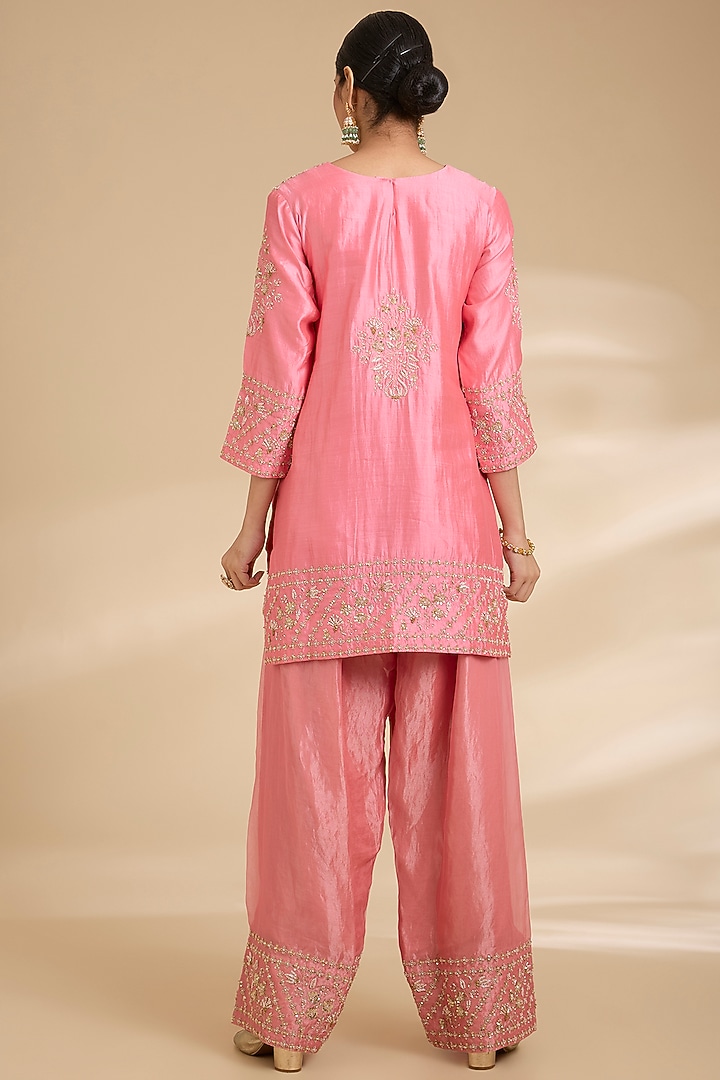 Raspberry Pink Spun Silk Zardosi Embroidered Kurta Set by Surbhi Shah at Pernia's Pop Up Shop