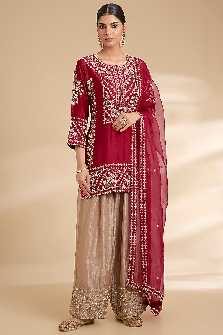 Maroon Spun Silk Zardosi Embroidered Kurta Set by Surbhi Shah at Pernia's Pop Up Shop