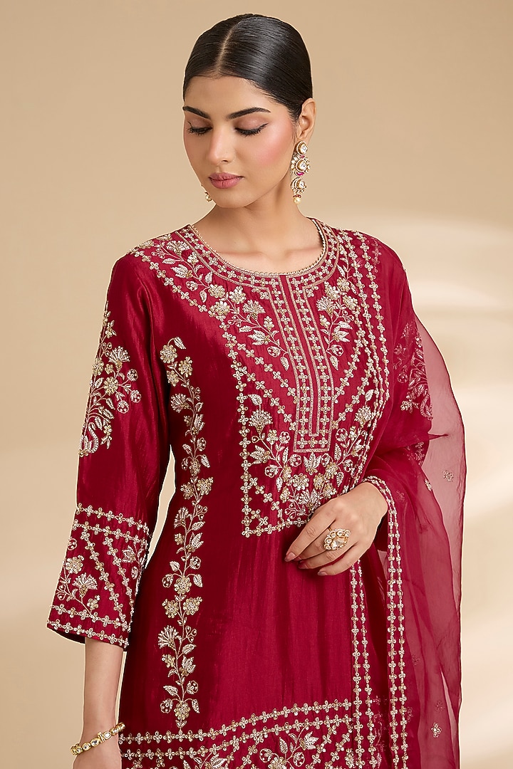 Maroon Spun Silk Zardosi Embroidered Kurta Set by Surbhi Shah at Pernia's Pop Up Shop