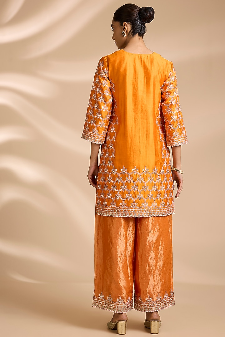 Orange Spun Silk Aari Embroidered Kurta Set by Surbhi Shah at Pernia's Pop Up Shop