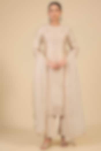 Champagne Spun Silk Mirror Embroidered Kurta Set by SURBHI SHAH at Pernia's Pop Up Shop