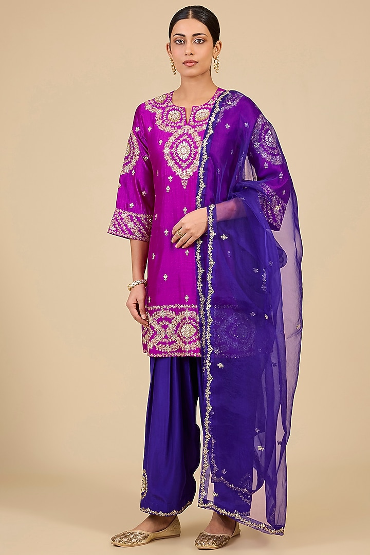Magenta Pink Spun Silk Mirror Embroidered Kurta Set by SURBHI SHAH at Pernia's Pop Up Shop