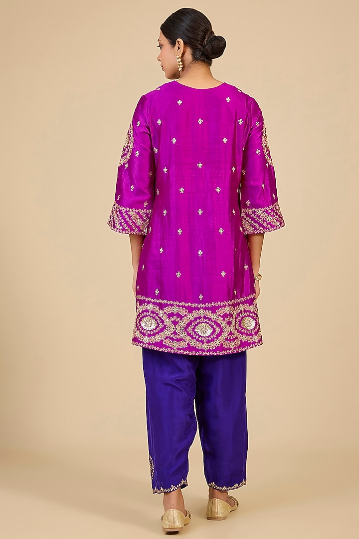 Magenta Pink Spun Silk Mirror Embroidered Kurta Set by SURBHI SHAH at Pernia's Pop Up Shop