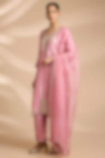 Rose Gold Spun Silk Mirror Embroidered Kurta Set by Surbhi Shah at Pernia's Pop Up Shop