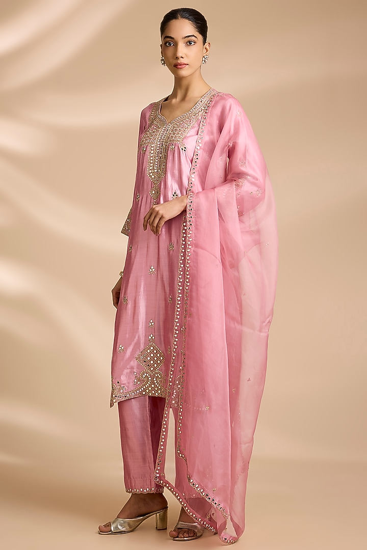 Rose Gold Spun Silk Mirror Embroidered Kurta Set by Surbhi Shah at Pernia's Pop Up Shop