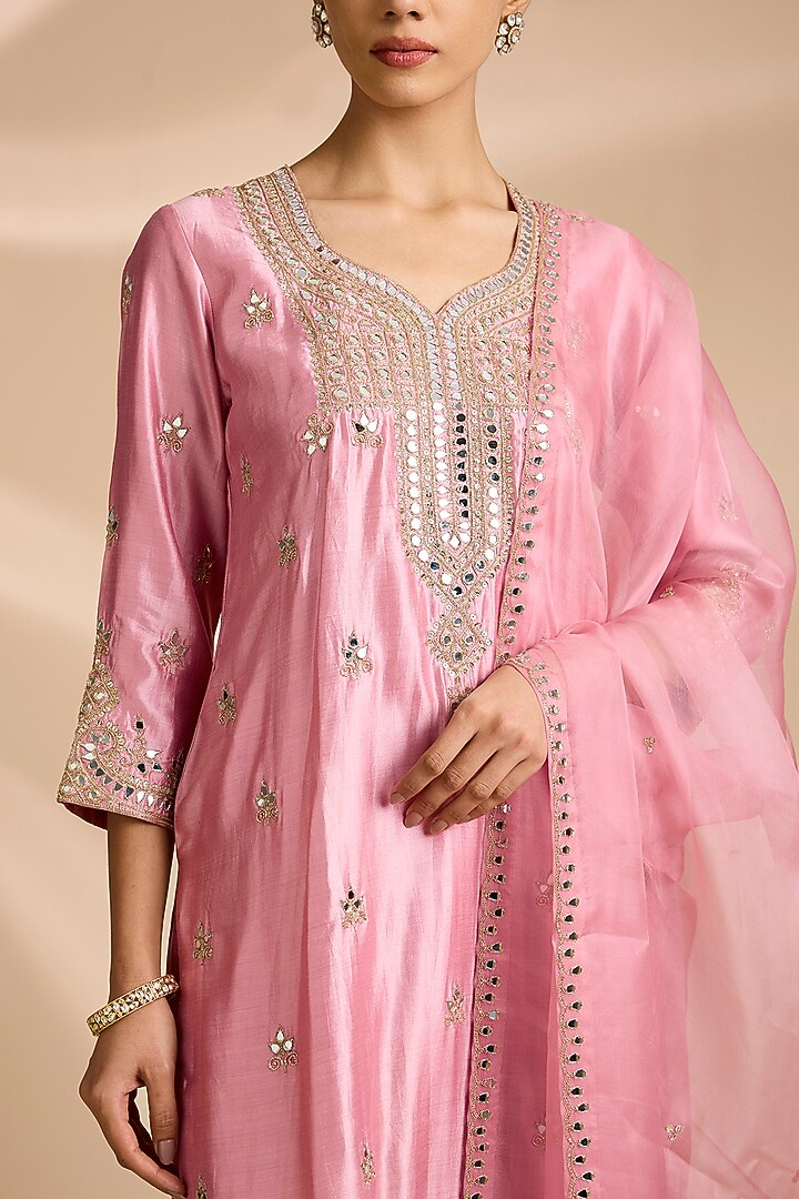 Rose Gold Spun Silk Mirror Embroidered Kurta Set by Surbhi Shah at Pernia's Pop Up Shop