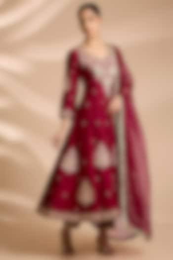 Maroon Spun Silk Marori Embroidered Bridal Anarkali Set by Surbhi Shah at Pernia's Pop Up Shop