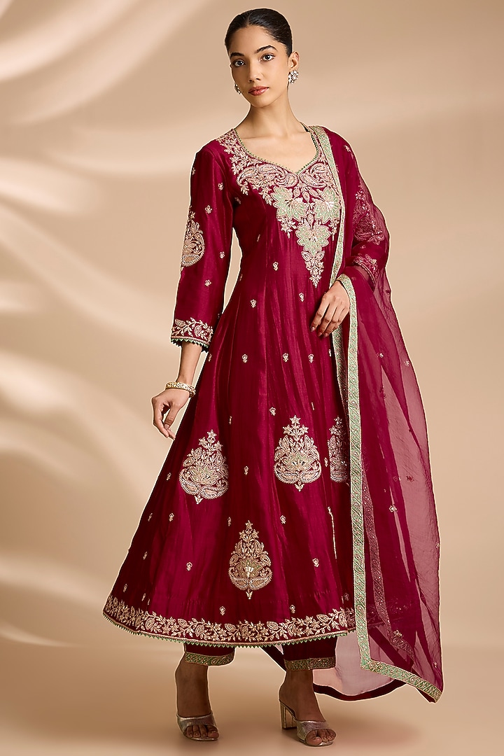 Maroon Spun Silk Marori Embroidered Bridal Anarkali Set by Surbhi Shah at Pernia's Pop Up Shop