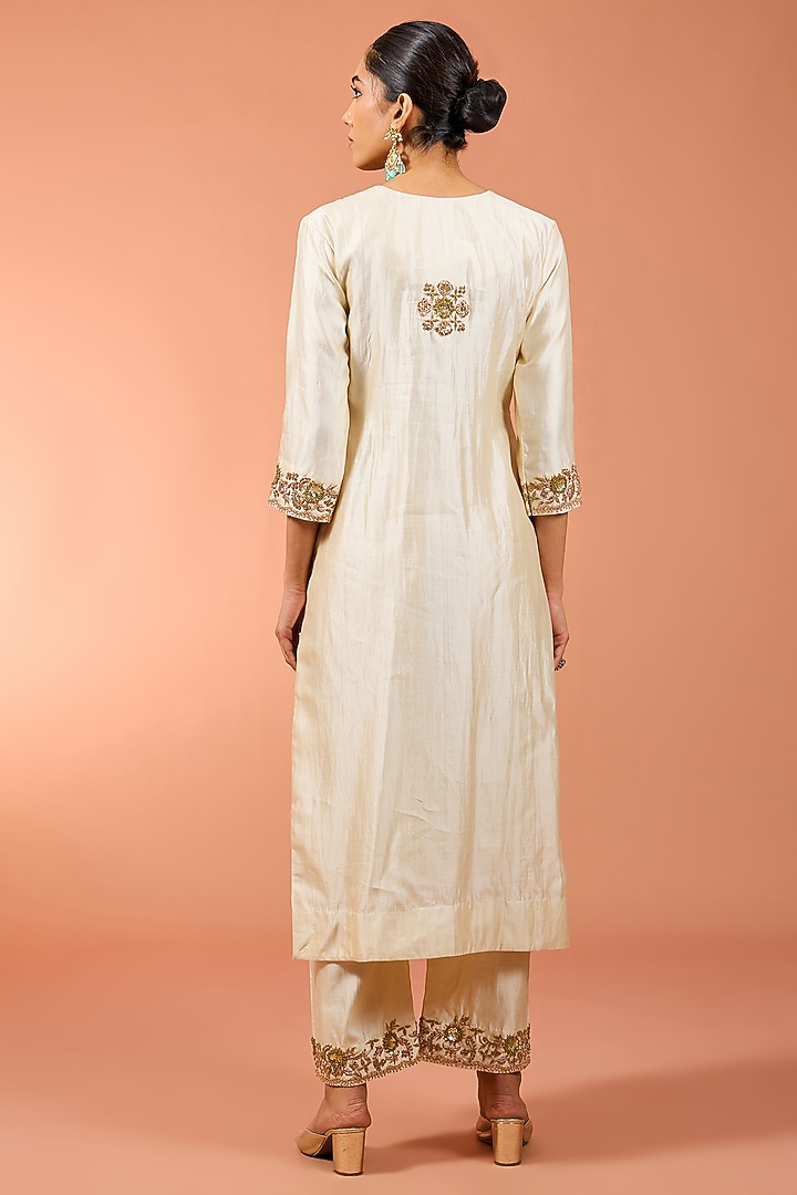 Ivory Spun Silk Marori & Zardosi Work Kurta Set by SURBHI SHAH at Pernia's Pop Up Shop