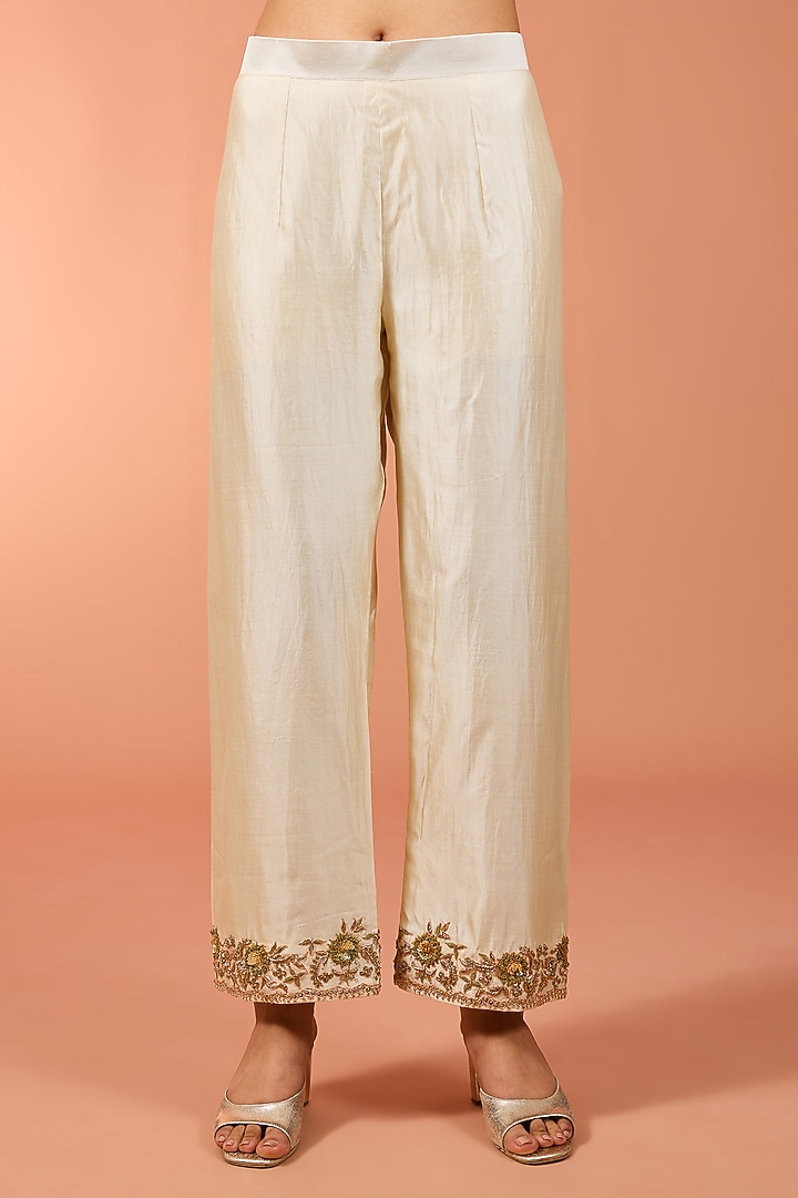 Ivory Spun Silk Marori & Zardosi Work Kurta Set by SURBHI SHAH at Pernia's Pop Up Shop