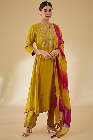 Mustard Banarasi Chanderi Embroidered Kurta Set by SURBHI SHAH