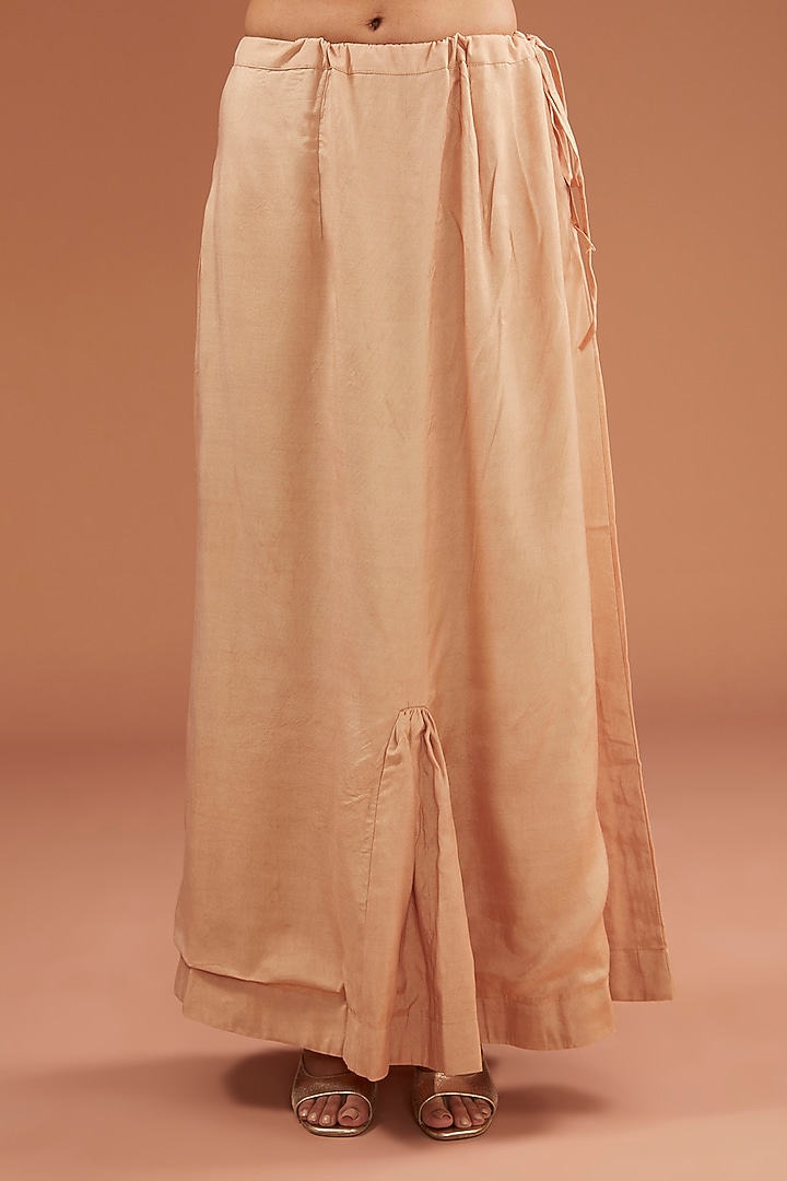 Champagne Satin Organza Cutdana Work Reception Saree Set by SURBHI SHAH at Pernia's Pop Up Shop